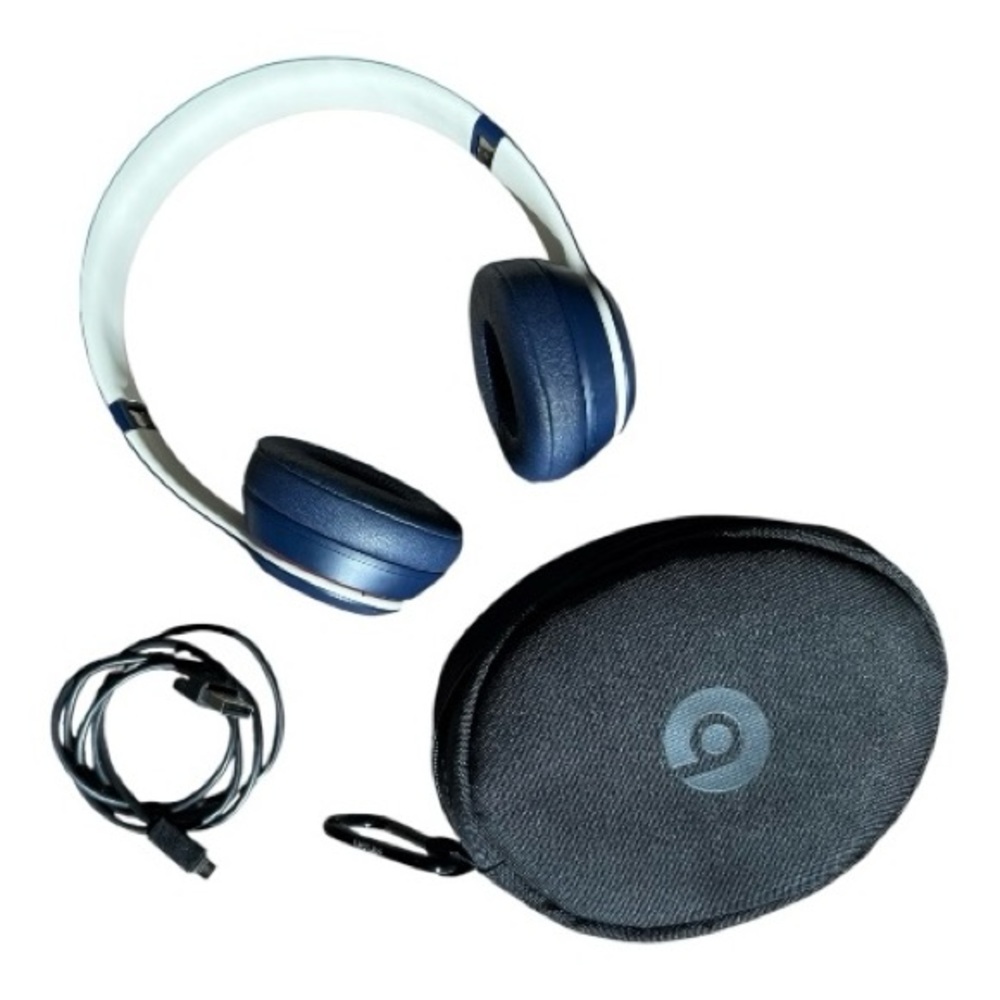 Beats Solo3 Wireless Headphones – Blue & White – With Case & Charging Cable